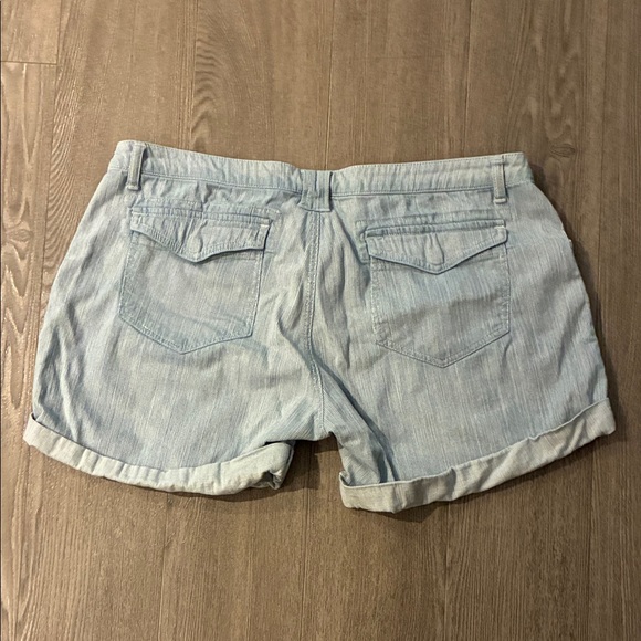 Witchery Women's Shorts - Picture 4 of 5